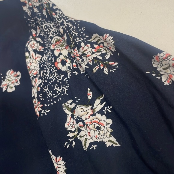 Universal Fashion Top Womens Small Blue White Boho Floral Pullover Blouse - Picture 9 of 10